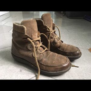 BORN Comfy cute high top boots!